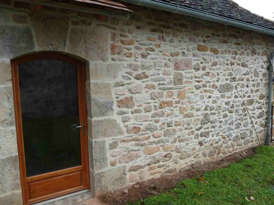 Joint à la chaux, façade en pierre dans la Haute-Savoie